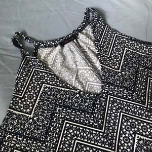 Cute back diamond top